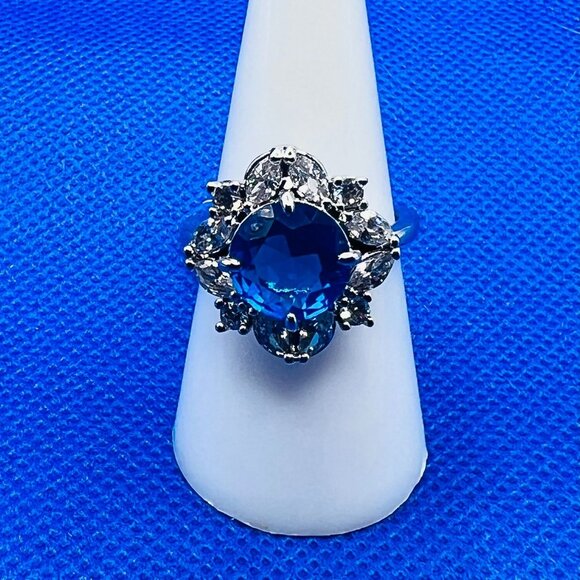 Ring Bomb Party Ring # 3003, Size 8 - Picture 4 of 4